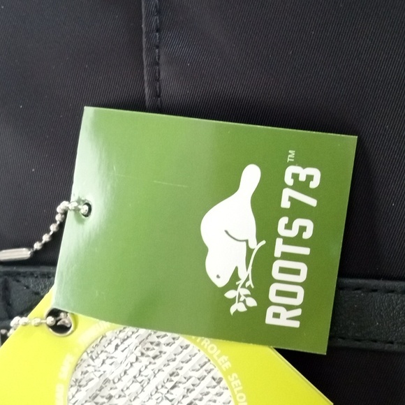 Brand New Black Insulated Roots Bag - Picture 13 of 14